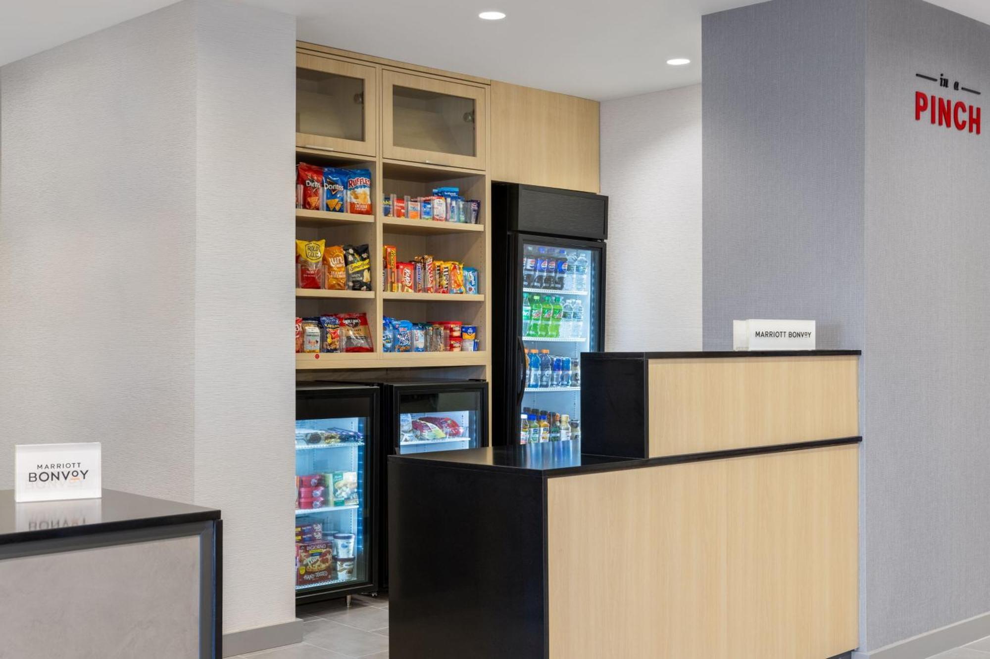 Towneplace Suites By Marriott Geneva At Spire Academy Esterno foto