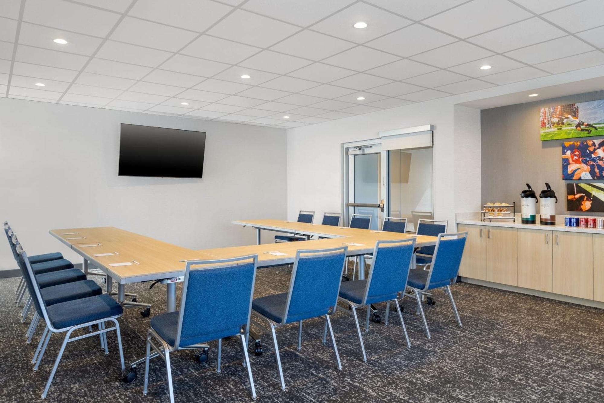 Towneplace Suites By Marriott Geneva At Spire Academy Esterno foto