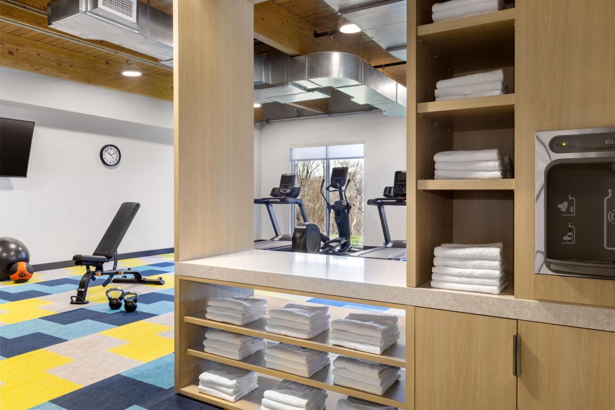 Towneplace Suites By Marriott Geneva At Spire Academy Esterno foto