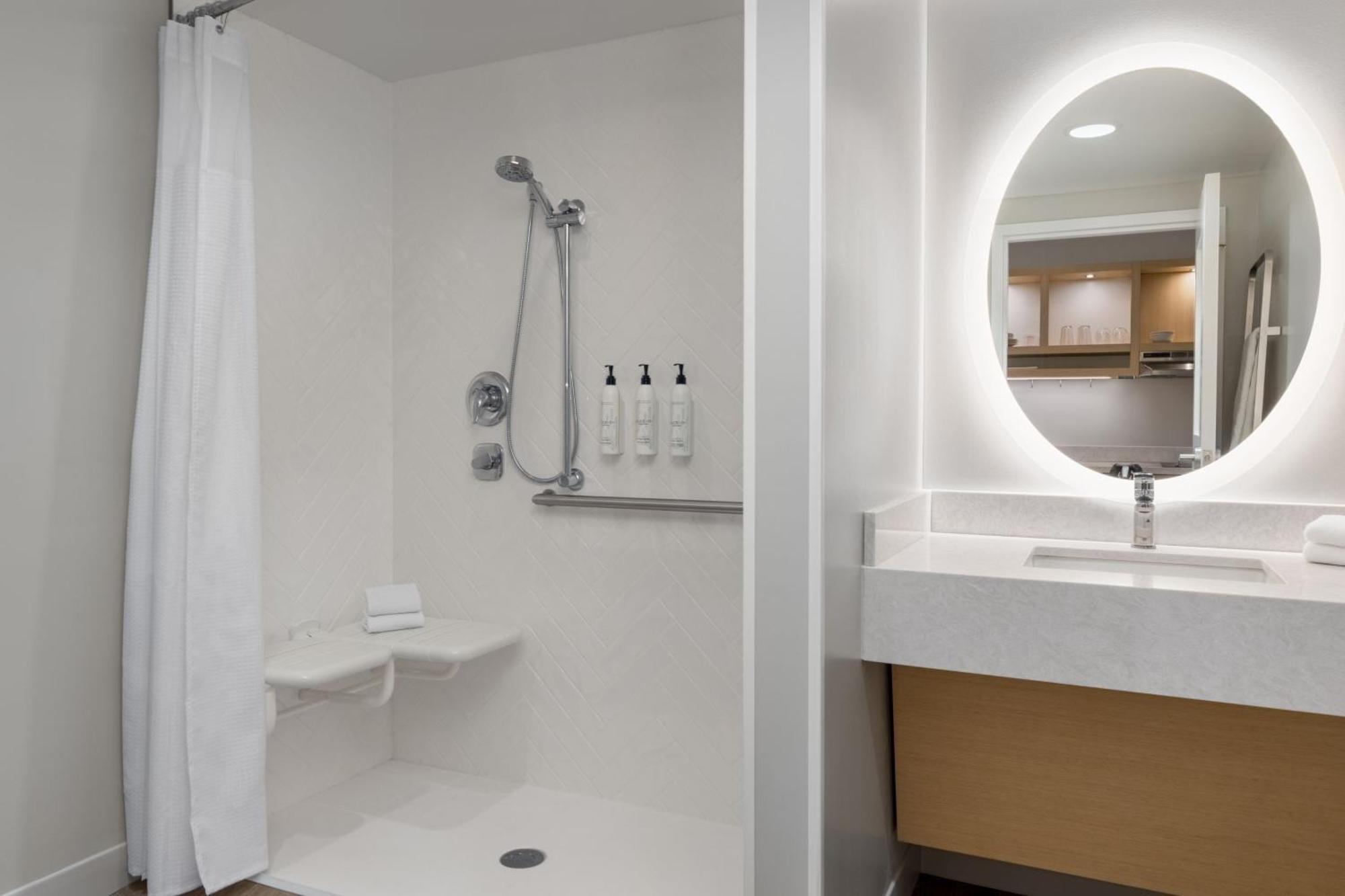 Towneplace Suites By Marriott Geneva At Spire Academy Esterno foto