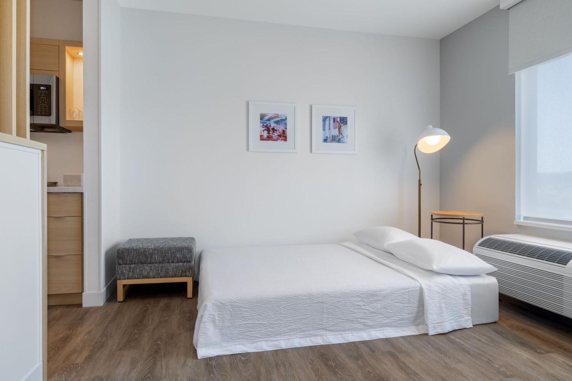 Towneplace Suites By Marriott Geneva At Spire Academy Esterno foto