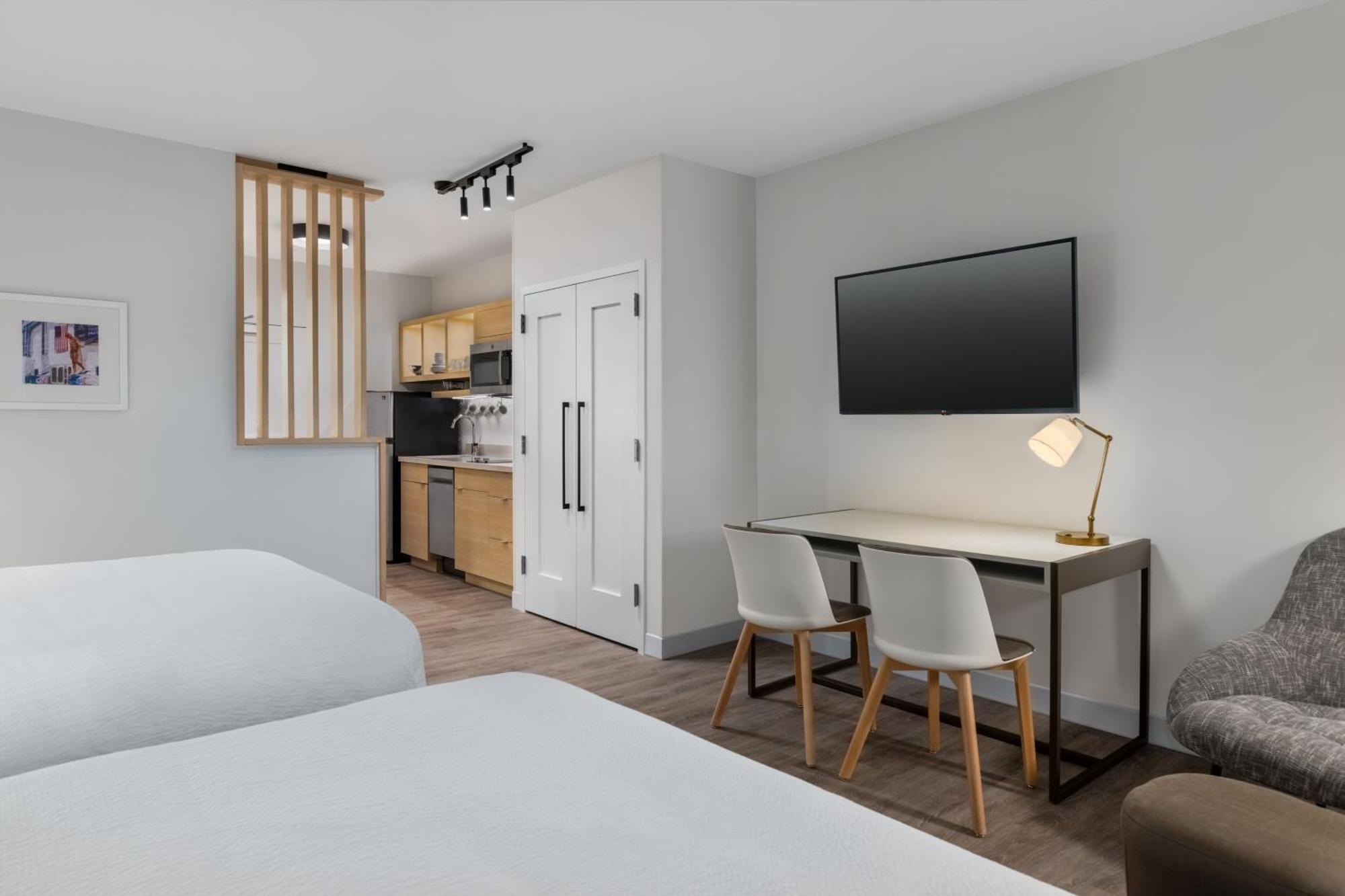 Towneplace Suites By Marriott Geneva At Spire Academy Esterno foto